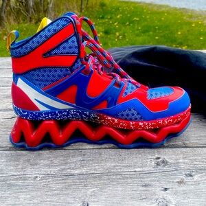 I’m selling a pair of couture mark by Mark Jacobs ninja sneakers